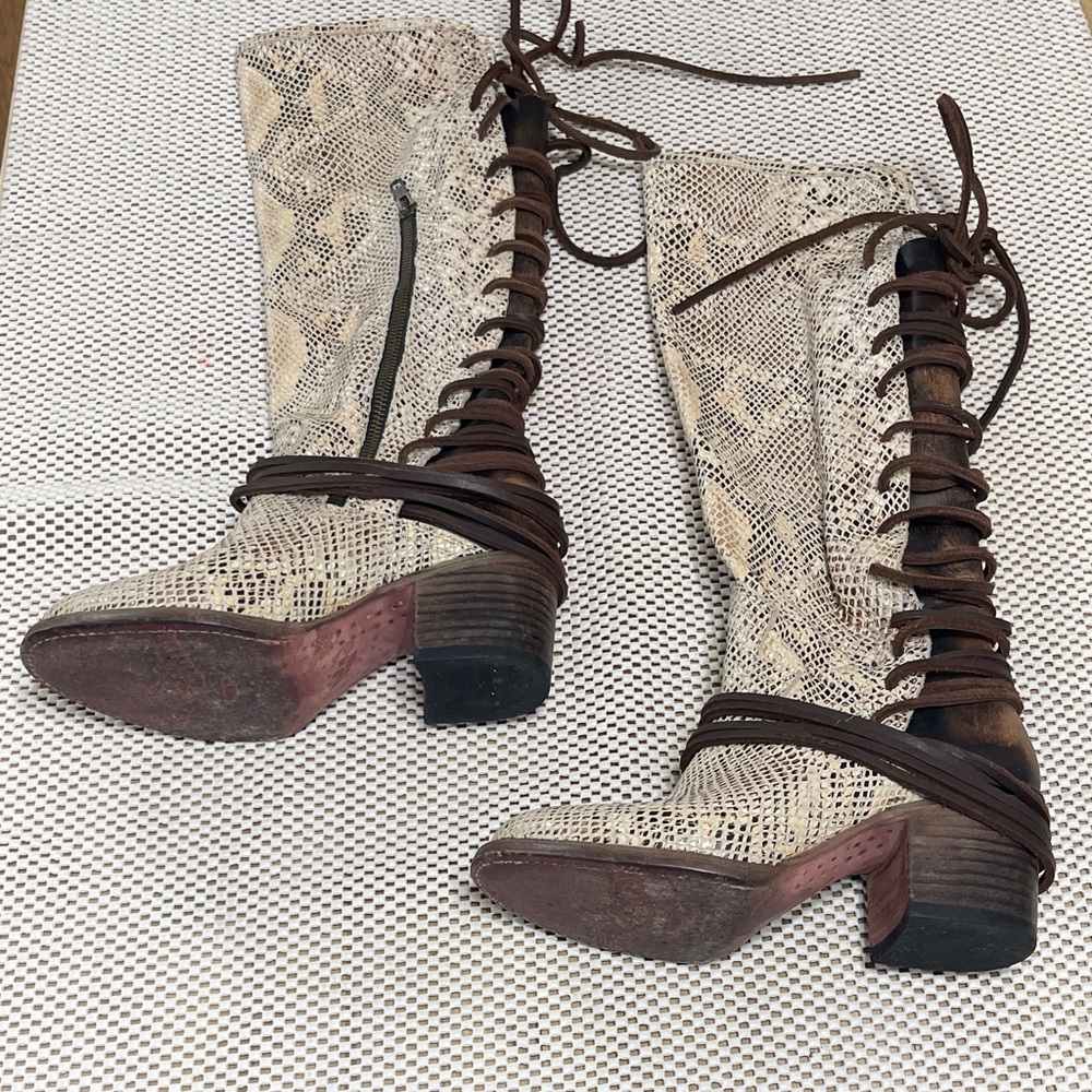 Freebird Coal Boots - Sz 5